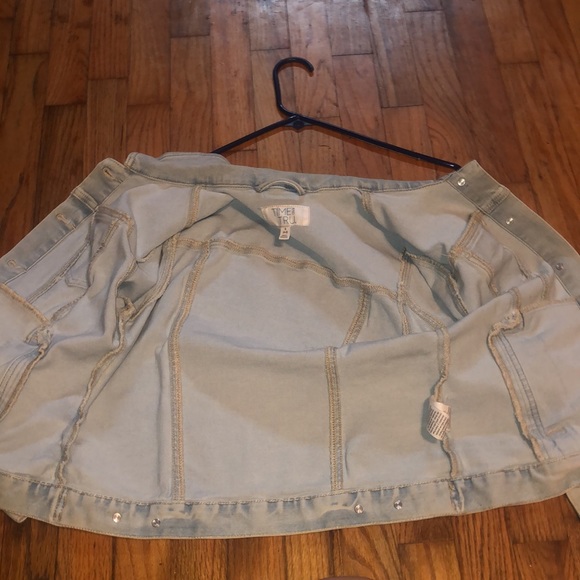 Light denim jean jacket - Picture 3 of 4